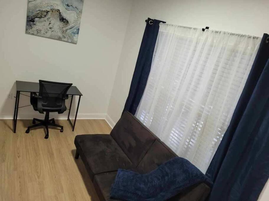 South Charlotte's Cozy & Modern Apartment